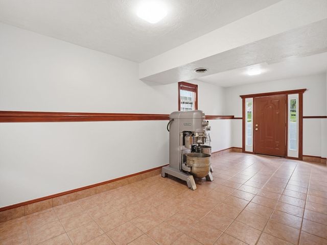 30 Parsons Hill Dr, Worcester, MA 01603