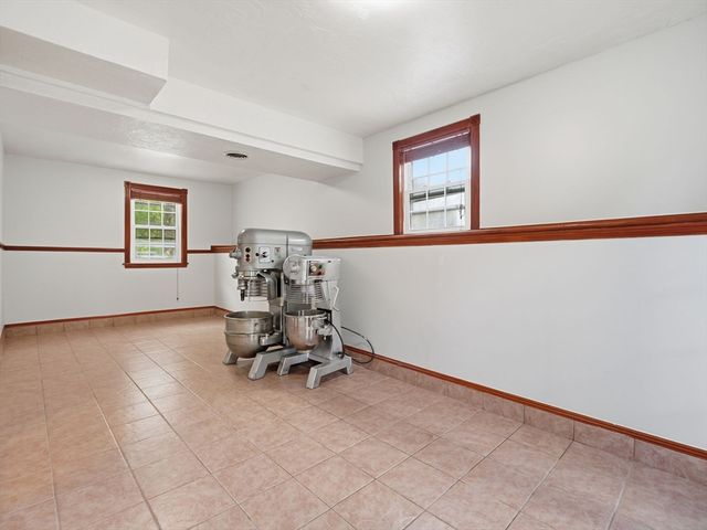 30 Parsons Hill Dr, Worcester, MA 01603