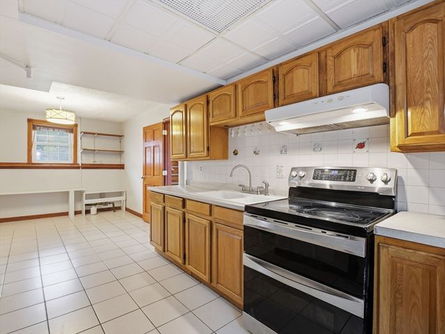 30 Parsons Hill Dr, Worcester, MA 01603