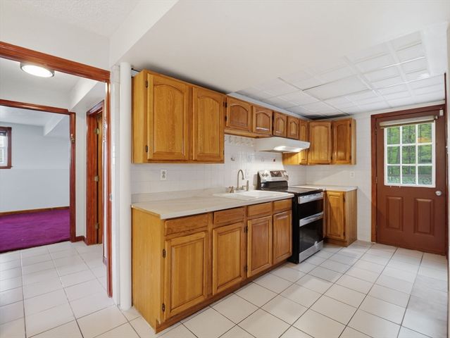 30 Parsons Hill Dr, Worcester, MA 01603