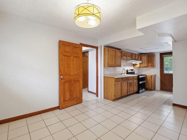 30 Parsons Hill Dr, Worcester, MA 01603
