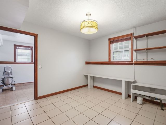 30 Parsons Hill Dr, Worcester, MA 01603
