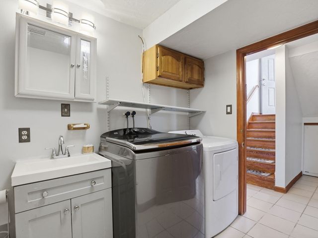 30 Parsons Hill Dr, Worcester, MA 01603