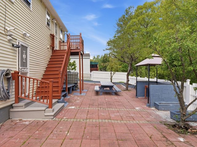 30 Parsons Hill Dr, Worcester, MA 01603