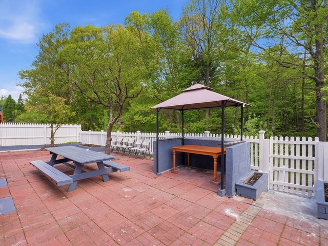 30 Parsons Hill Dr, Worcester, MA 01603