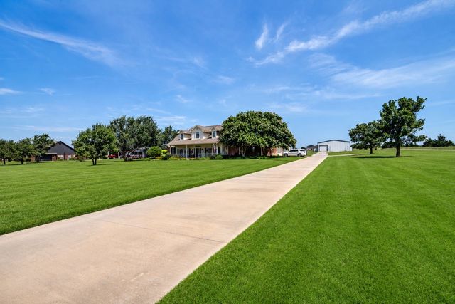 2614 County Road 596, Nevada, TX 75173