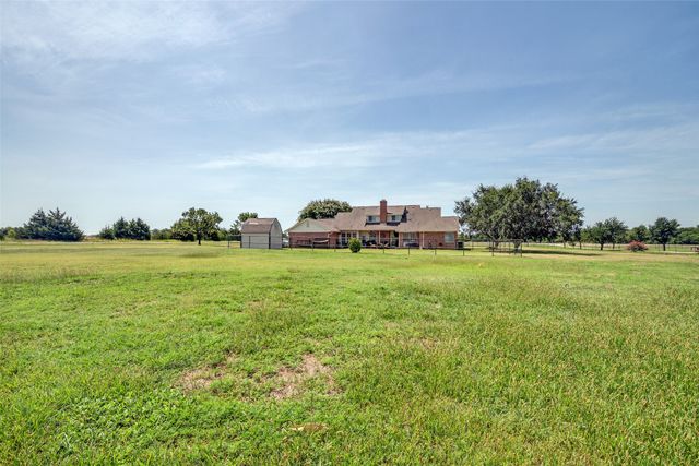 2614 County Road 596, Nevada, TX 75173