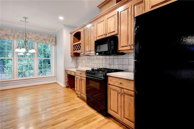 121 Tern CT, Yorktown, VA 23692