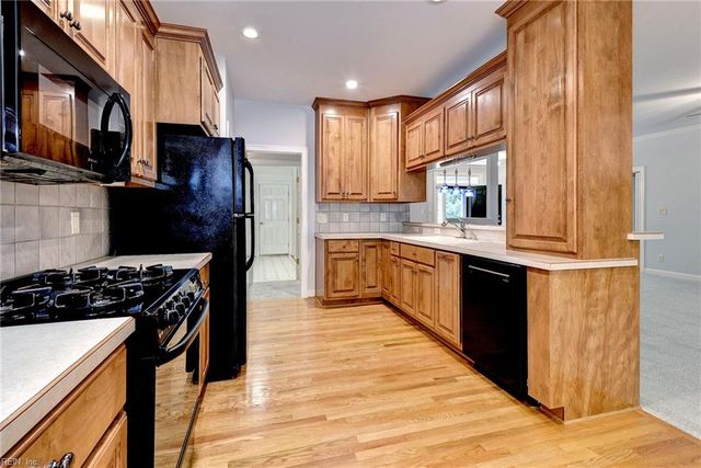 121 Tern CT, Yorktown, VA 23692