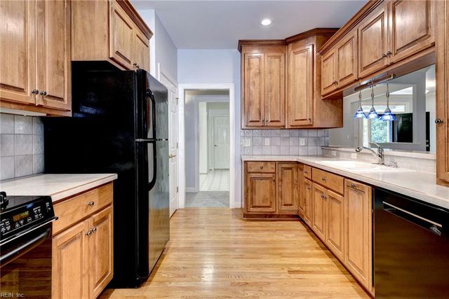 121 Tern CT, Yorktown, VA 23692