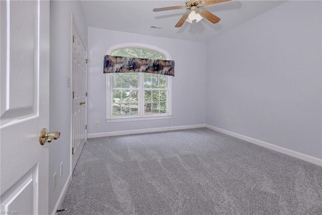 121 Tern CT, Yorktown, VA 23692