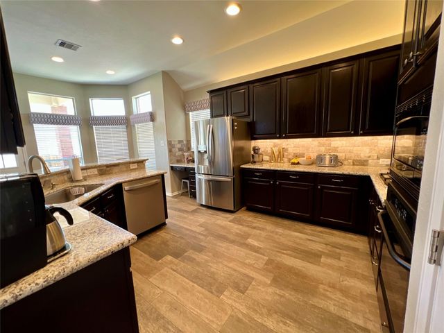 9219 Barnsford Lane, Tomball, TX 77375