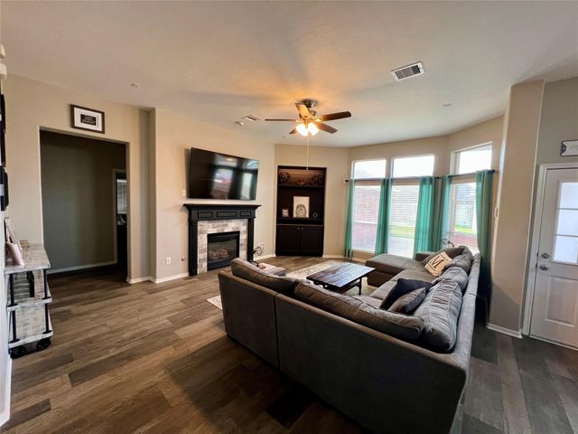 9219 Barnsford Lane, Tomball, TX 77375