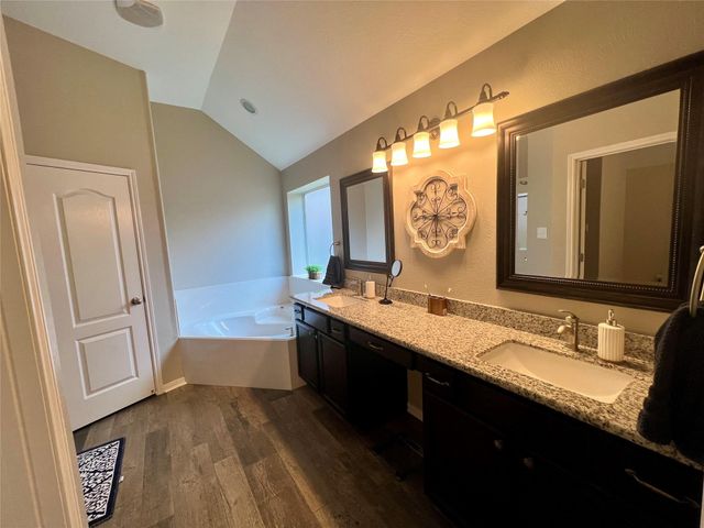 9219 Barnsford Lane, Tomball, TX 77375