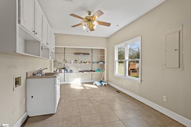 414 Giggle Drive, Laurens, SC 29360