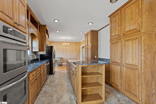 414 Giggle Drive, Laurens, SC 29360