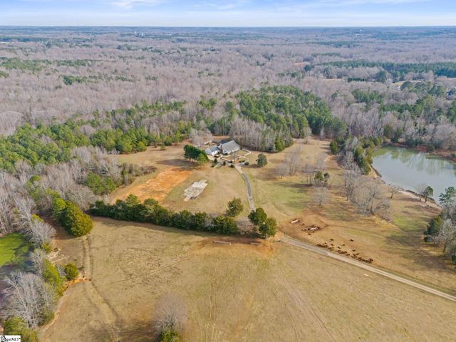 414 Giggle Drive, Laurens, SC 29360