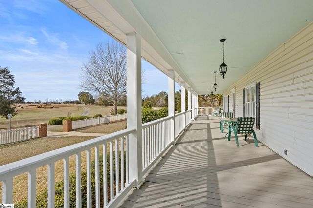 414 Giggle Drive, Laurens, SC 29360