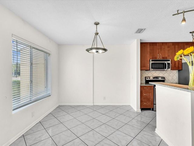 815 W Boynton Beach Boulevard 16-205, Boynton Beach, FL 33426