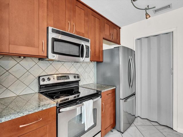 815 W Boynton Beach Boulevard 16-205, Boynton Beach, FL 33426