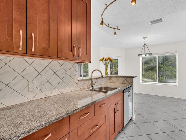 815 W Boynton Beach Boulevard 16-205, Boynton Beach, FL 33426