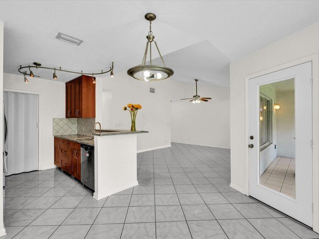 815 W Boynton Beach Boulevard 16-205, Boynton Beach, FL 33426