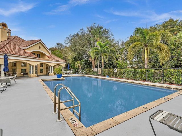 815 W Boynton Beach Boulevard 16-205, Boynton Beach, FL 33426