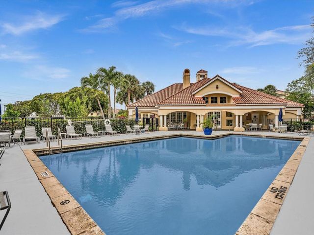 815 W Boynton Beach Boulevard 16-205, Boynton Beach, FL 33426