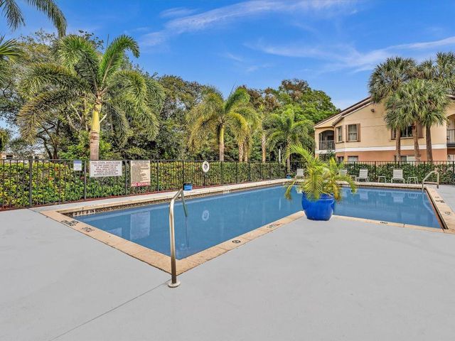 815 W Boynton Beach Boulevard 16-205, Boynton Beach, FL 33426