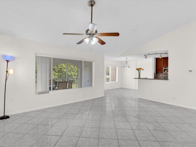 815 W Boynton Beach Boulevard 16-205, Boynton Beach, FL 33426