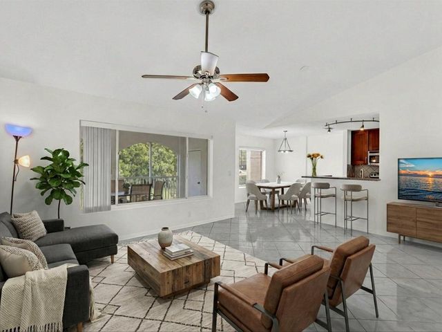 815 W Boynton Beach Boulevard 16-205, Boynton Beach, FL 33426