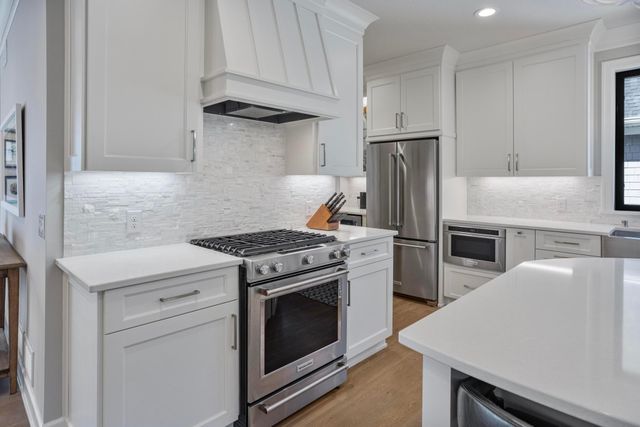 7091 Highland Court, Eden Prairie, MN 55346