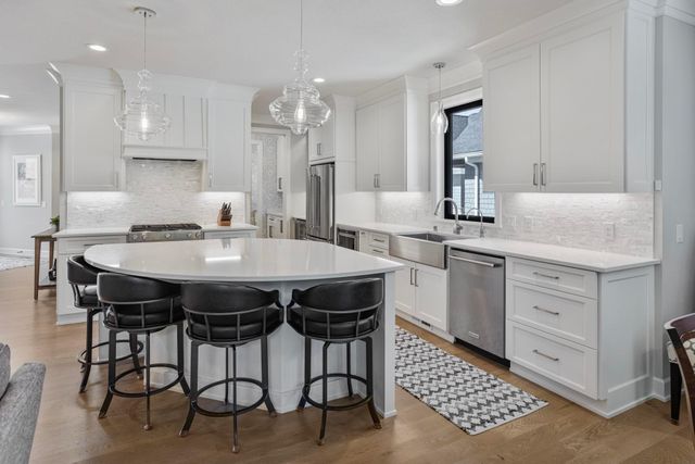 7091 Highland Court, Eden Prairie, MN 55346
