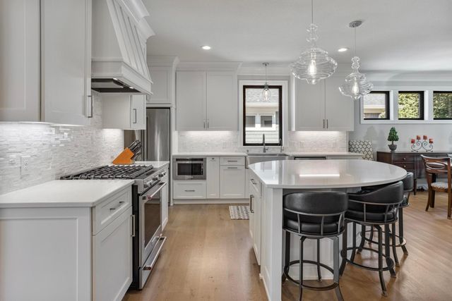 7091 Highland Court, Eden Prairie, MN 55346