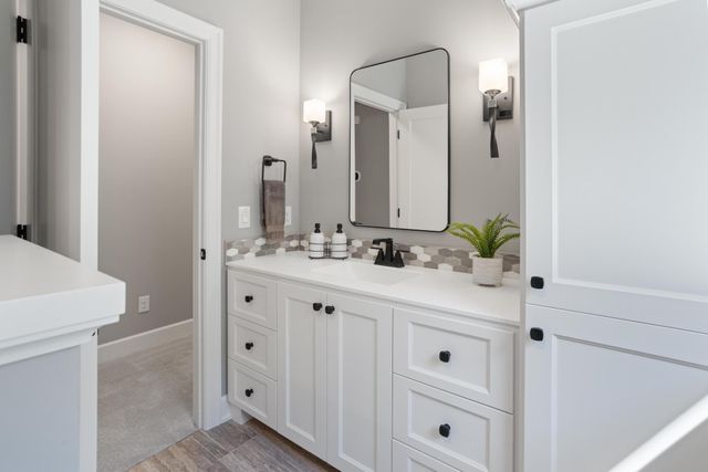 7091 Highland Court, Eden Prairie, MN 55346