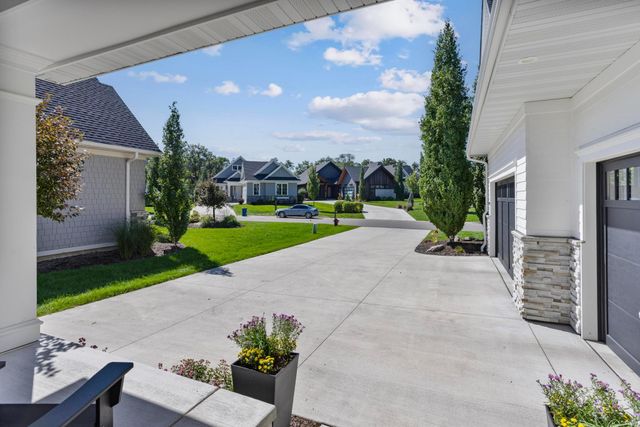 7091 Highland Court, Eden Prairie, MN 55346