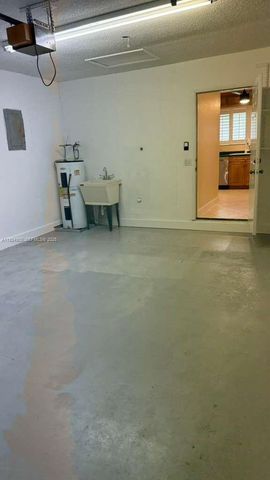 2271 SW 30th Ter, Fort Lauderdale, FL 33312