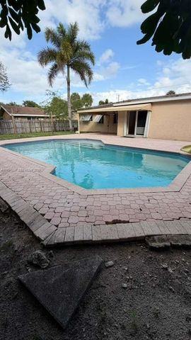 2271 SW 30th Ter, Fort Lauderdale, FL 33312