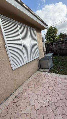 2271 SW 30th Ter, Fort Lauderdale, FL 33312