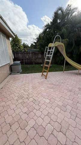 2271 SW 30th Ter, Fort Lauderdale, FL 33312