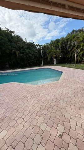 2271 SW 30th Ter, Fort Lauderdale, FL 33312