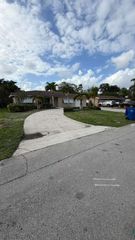 2271 SW 30th Ter, Fort Lauderdale, FL 33312