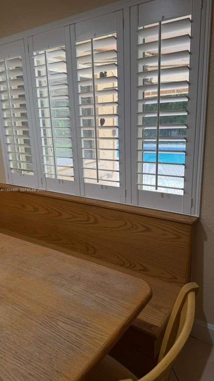 Image 14 of property listing at 2271 SW 30th Ter, Fort Lauderdale, FL 33312