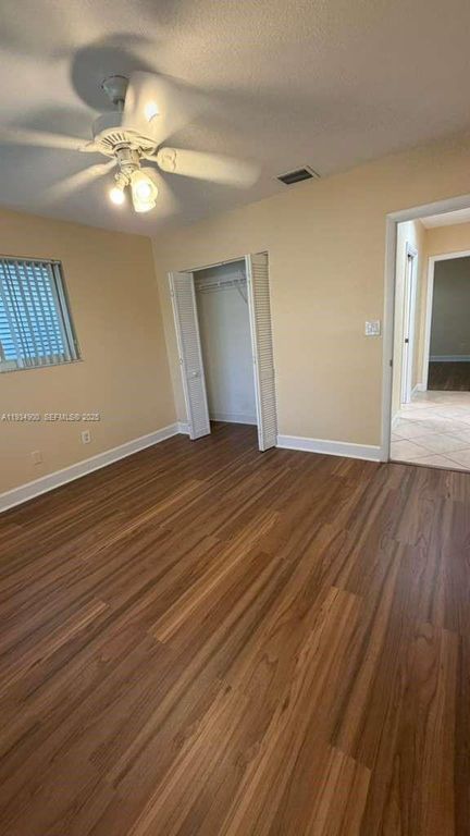 Image 35 of property listing at 2271 SW 30th Ter, Fort Lauderdale, FL 33312