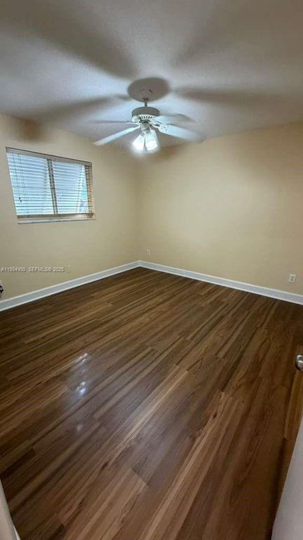 Image 37 of property listing at 2271 SW 30th Ter, Fort Lauderdale, FL 33312