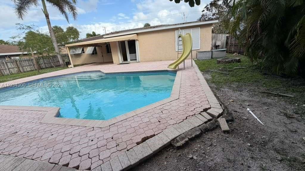 Image 38 of property listing at 2271 SW 30th Ter, Fort Lauderdale, FL 33312