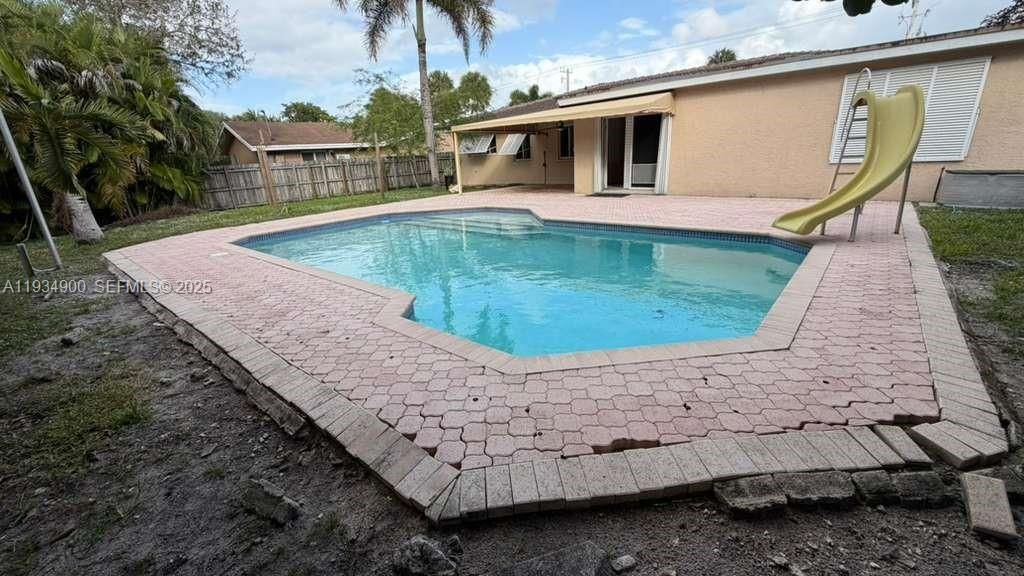 Image 39 of property listing at 2271 SW 30th Ter, Fort Lauderdale, FL 33312