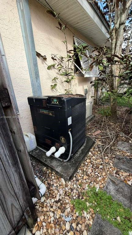 Image 41 of property listing at 2271 SW 30th Ter, Fort Lauderdale, FL 33312