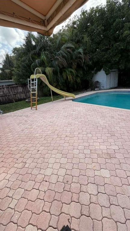 Image 49 of property listing at 2271 SW 30th Ter, Fort Lauderdale, FL 33312