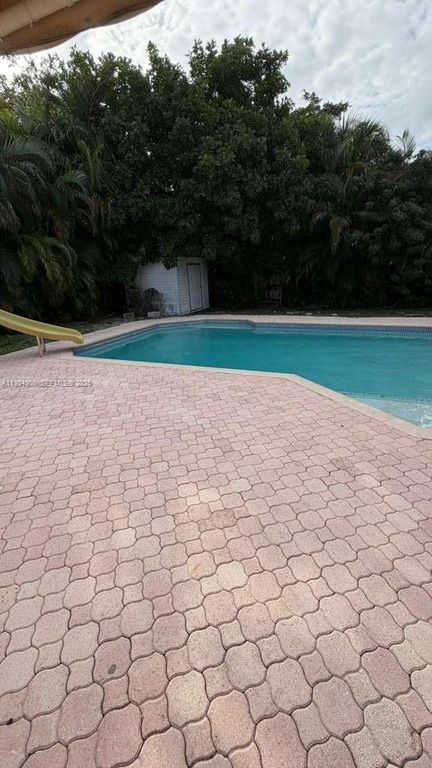 Image 51 of property listing at 2271 SW 30th Ter, Fort Lauderdale, FL 33312